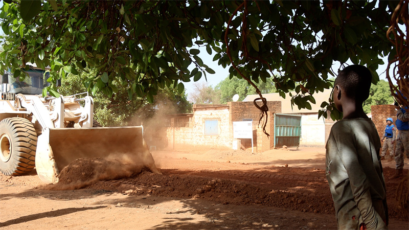 施工作业。顾俊杰摄