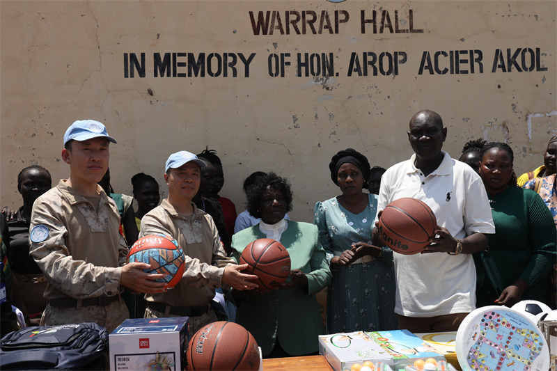 捐赠物资。顾俊杰摄