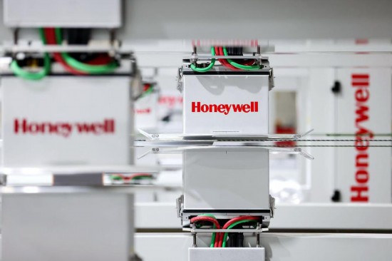 这是霍尼韦尔天津工厂自动化产品产线（资料图片）。新华社发