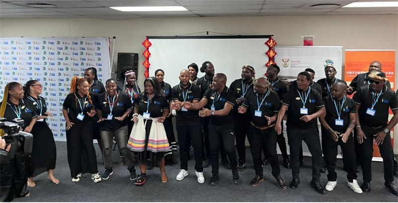 参训的导游学员们载歌载舞。 中国文化中心孔子课堂供图