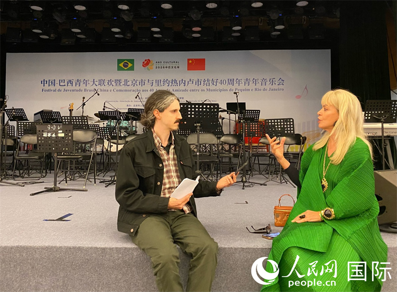 科帕卡巴纳要塞乐团的艺术总监兼总负责人玛尔西娅·梅尔基奥接受人民网采访。人民网记者 于洋摄