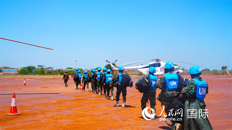 图7说:加纳维和官兵返回营地 黄浩摄